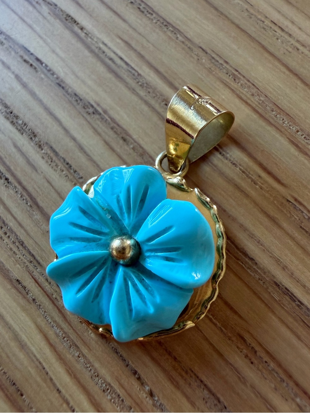 Floral-shaped turquoise pendant 18k solid gold